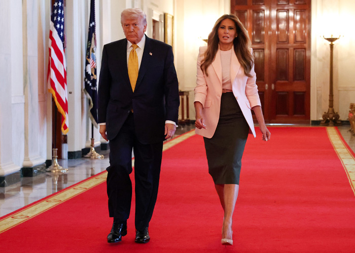 Behind Trump And Melania’s Separate White House Bedroom Doors And A Habit That Left Staff Speechless Behind Trump And Melania’s Separate White House Bedroom Doors And A Habit That Left Staff Speechless