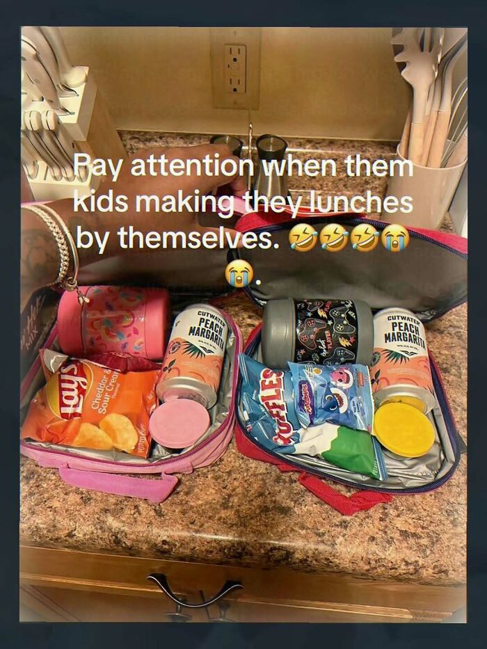 Thousands Of People Follow This Page For Its Chaotic And Unhinged Pics, Here Are 67 Of The Best Ones