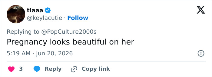 Fans Are Just Realizing How Anne Hathaway Hid Her Pregnancy During ‘Devil Wears Prada 2’ Appearances Fans Are Just Realizing How Anne Hathaway Hid Her Pregnancy During ‘Devil Wears Prada 2’ Appearances