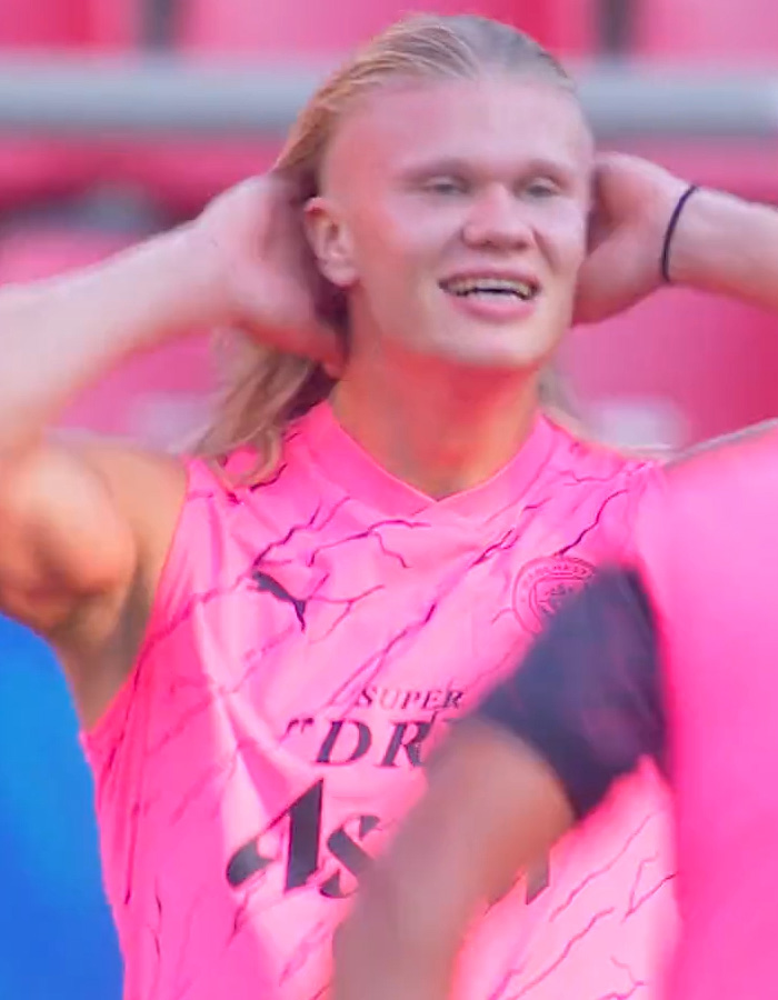 Norwegian Soccer Star’s Hair Sparks Hilarious Comparisons As Fans Demand To Know His Hair Care Secrets Norwegian Soccer Star’s Hair Sparks Hilarious Comparisons As Fans Demand To Know His Hair Care Secrets