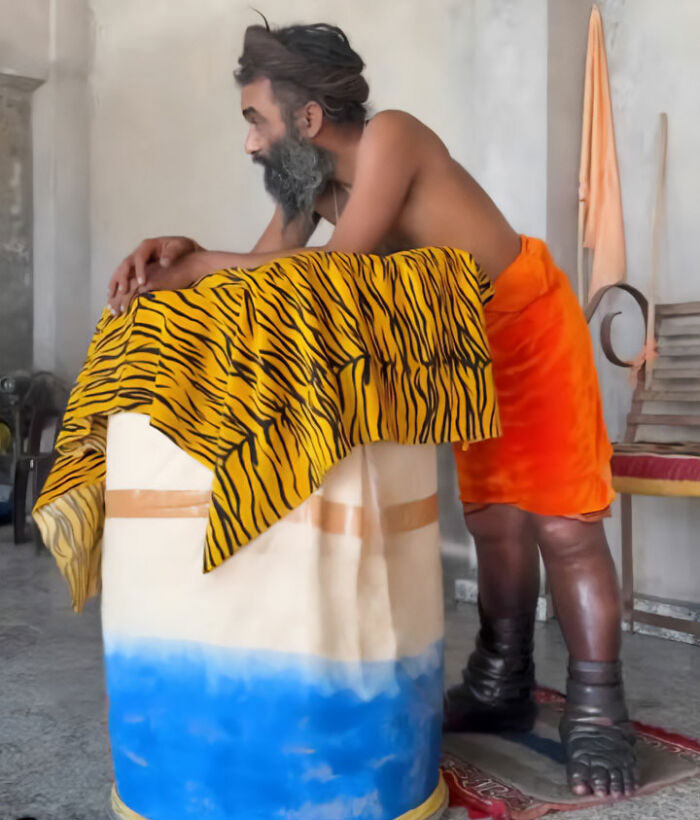 Man Standing For Over 5 Years In Extreme Act Of Devotion Stuns Netizens, Expert Explains The Ritual Man Standing For Over 5 Years In Extreme Act Of Devotion Stuns Netizens, Expert Explains The Ritual