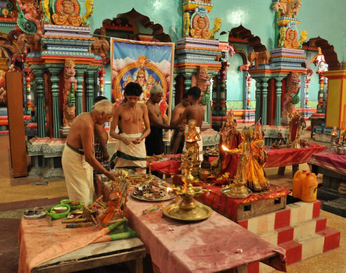 Man Standing For Over 5 Years In Extreme Act Of Devotion Stuns Netizens, Expert Explains The Ritual Man Standing For Over 5 Years In Extreme Act Of Devotion Stuns Netizens, Expert Explains The Ritual