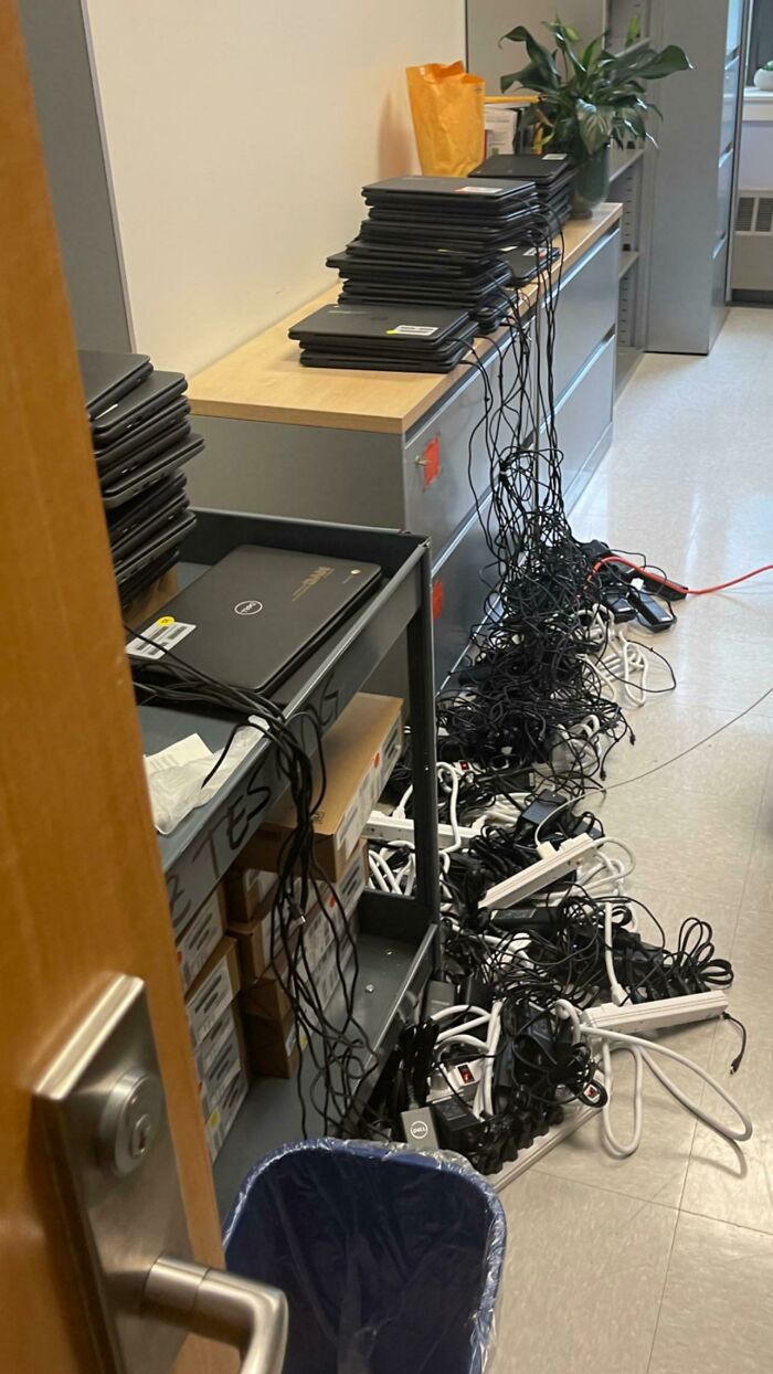 74 Electronics Fails That Would Make You Want To Treat The IT Guy With A Little More Respect 74 Electronics Fails That Would Make You Want To Treat The IT Guy With A Little More Respect