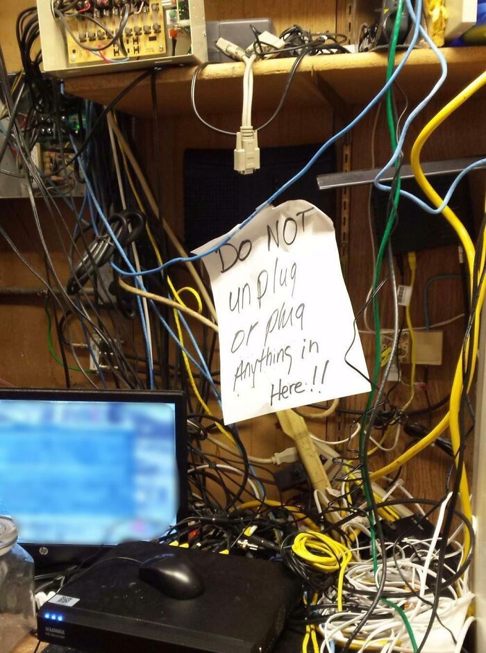 74 Electronics Fails That Would Make You Want To Treat The IT Guy With A Little More Respect 74 Electronics Fails That Would Make You Want To Treat The IT Guy With A Little More Respect