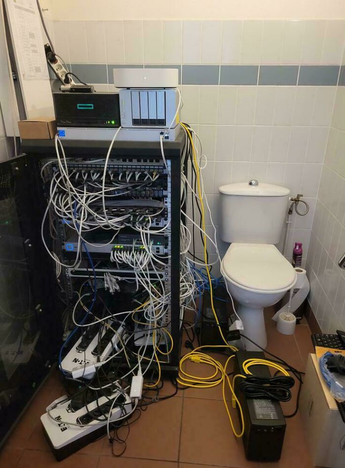 74 Electronics Fails That Would Make You Want To Treat The IT Guy With A Little More Respect 74 Electronics Fails That Would Make You Want To Treat The IT Guy With A Little More Respect