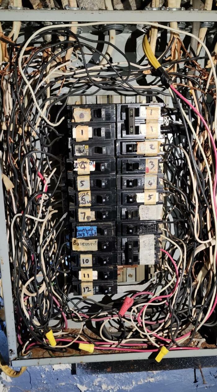 74 Electronics Fails That Would Make You Want To Treat The IT Guy With A Little More Respect 74 Electronics Fails That Would Make You Want To Treat The IT Guy With A Little More Respect