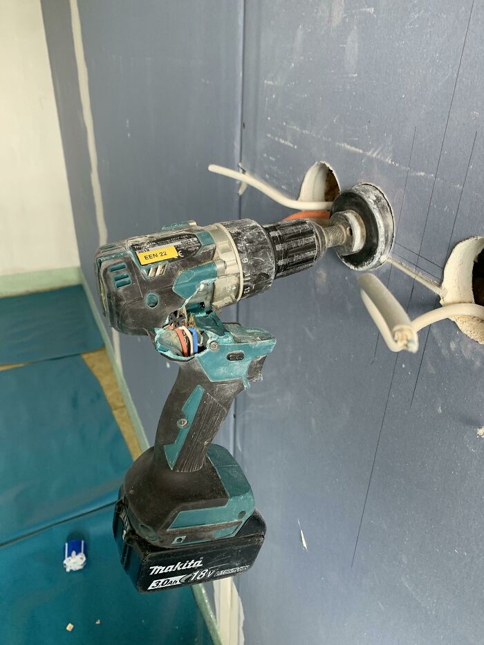 74 Electronics Fails That Would Make You Want To Treat The IT Guy With A Little More Respect 74 Electronics Fails That Would Make You Want To Treat The IT Guy With A Little More Respect