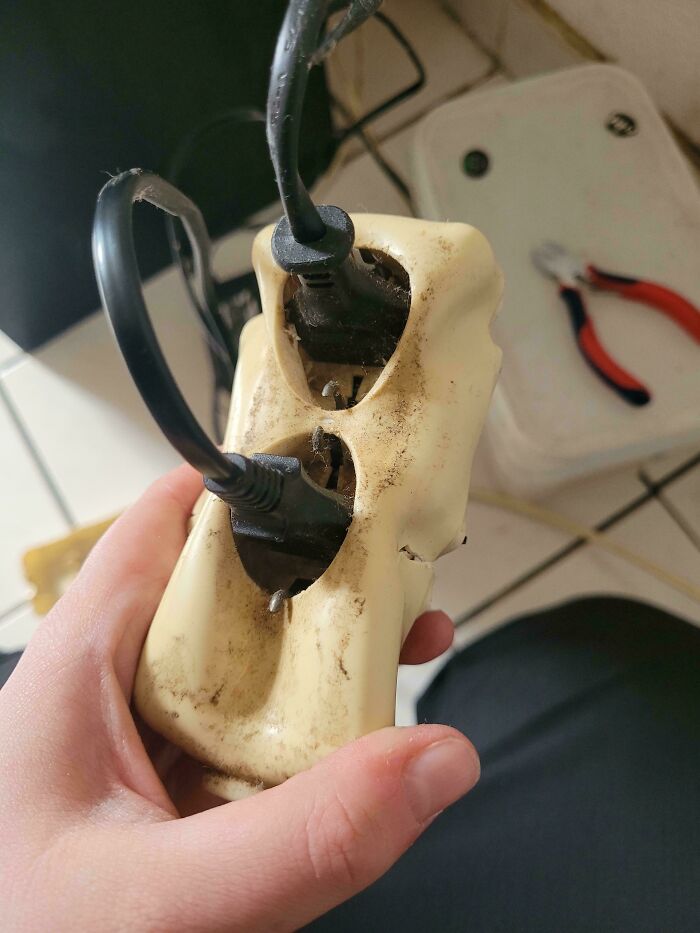 74 Electronics Fails That Would Make You Want To Treat The IT Guy With A Little More Respect 74 Electronics Fails That Would Make You Want To Treat The IT Guy With A Little More Respect