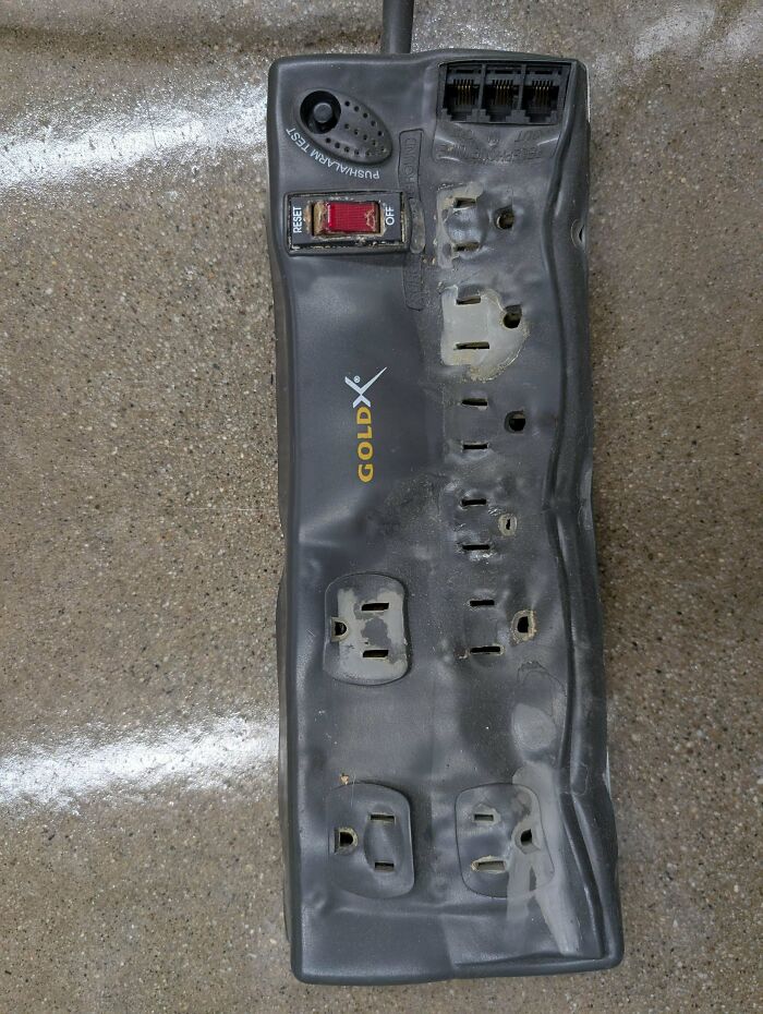 74 Electronics Fails That Would Make You Want To Treat The IT Guy With A Little More Respect 74 Electronics Fails That Would Make You Want To Treat The IT Guy With A Little More Respect