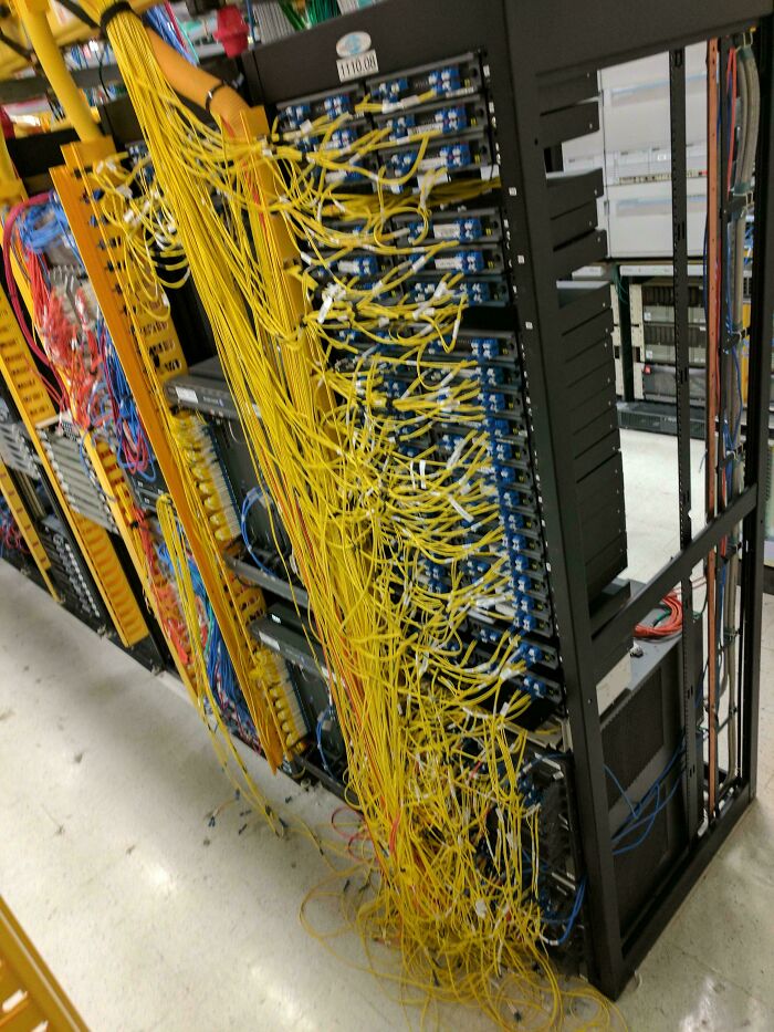 74 Electronics Fails That Would Make You Want To Treat The IT Guy With A Little More Respect 74 Electronics Fails That Would Make You Want To Treat The IT Guy With A Little More Respect