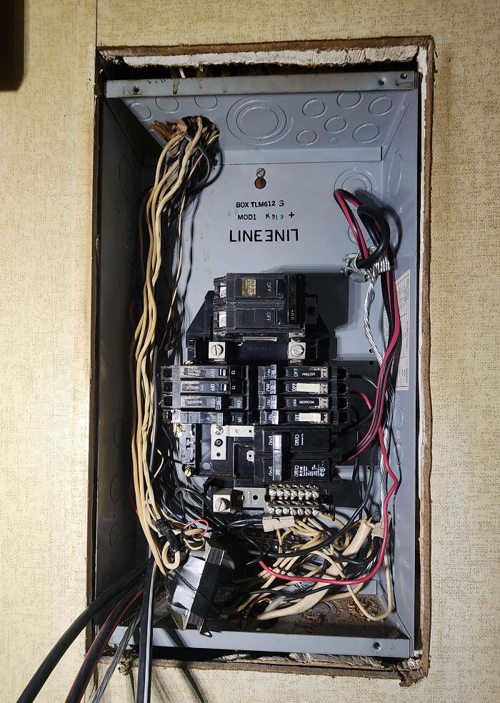 74 Electronics Fails That Would Make You Want To Treat The IT Guy With A Little More Respect 74 Electronics Fails That Would Make You Want To Treat The IT Guy With A Little More Respect