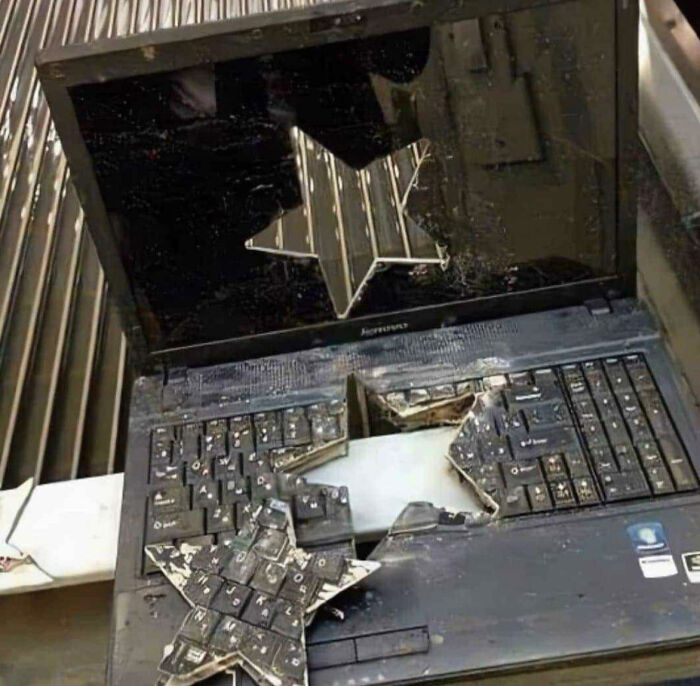 74 Electronics Fails That Would Make You Want To Treat The IT Guy With A Little More Respect 74 Electronics Fails That Would Make You Want To Treat The IT Guy With A Little More Respect