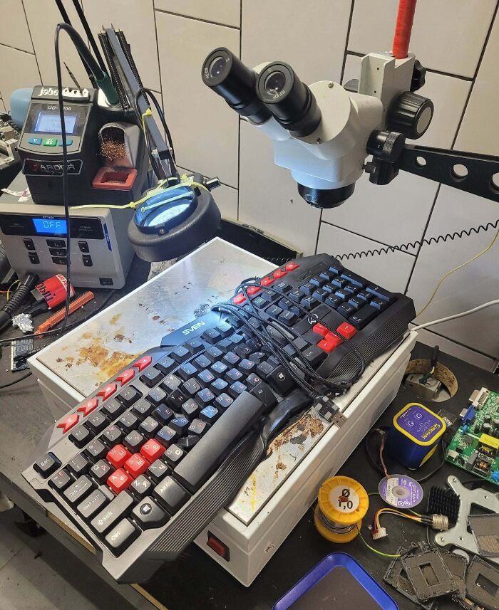 74 Electronics Fails That Would Make You Want To Treat The IT Guy With A Little More Respect 74 Electronics Fails That Would Make You Want To Treat The IT Guy With A Little More Respect