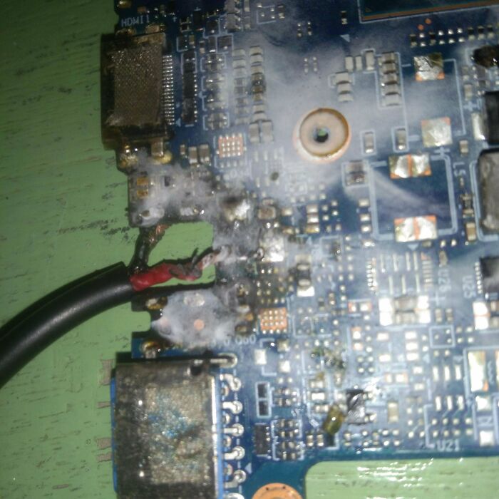 74 Electronics Fails That Would Make You Want To Treat The IT Guy With A Little More Respect 74 Electronics Fails That Would Make You Want To Treat The IT Guy With A Little More Respect