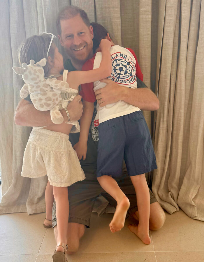 Meghan Markle’s Father’s Day Post Intensifies Concern For Her Kids After Fans Notice Item Lilibet Is Wearing Meghan Markle’s Father’s Day Post Intensifies Concern For Her Kids After Fans Notice Item Lilibet Is Wearing