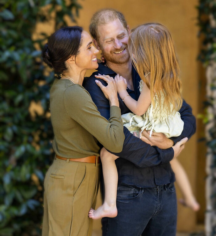 Meghan Markle’s Father’s Day Post Intensifies Concern For Her Kids After Fans Notice Item Lilibet Is Wearing Meghan Markle’s Father’s Day Post Intensifies Concern For Her Kids After Fans Notice Item Lilibet Is Wearing