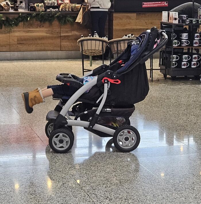 54 Times Airports Were The Most Chaotic Place On The Planet, And We Have The Photos To Prove It 54 Times Airports Were The Most Chaotic Place On The Planet, And We Have The Photos To Prove It