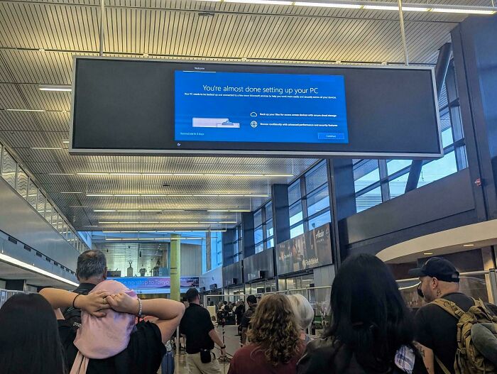 54 Times Airports Were The Most Chaotic Place On The Planet, And We Have The Photos To Prove It 54 Times Airports Were The Most Chaotic Place On The Planet, And We Have The Photos To Prove It