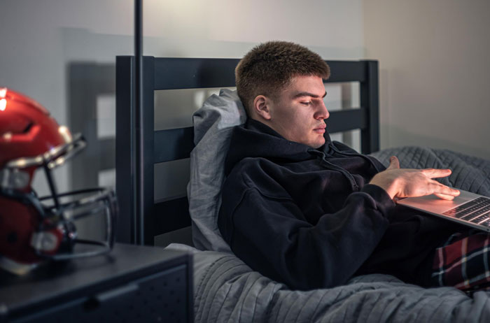18YO Fumes As Loving Parents Suddenly Turn Hostile And Expect Her To Give Her Room To Jobless Bro