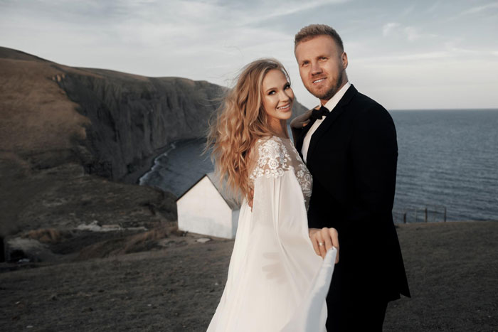 Couple Arranges PTO And Travel For Destination Wedding, Then Groom Says There’s No Room For Wife Couple Arranges PTO And Travel For Destination Wedding, Then Groom Says There’s No Room For Wife