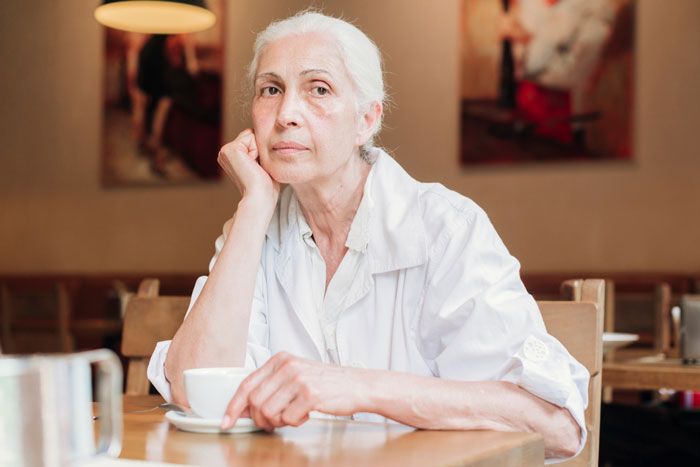Woman Left Fuming When Mom Hijacks Aunt’s Birthday Plans, Then Claims She Did Nothing Wrong