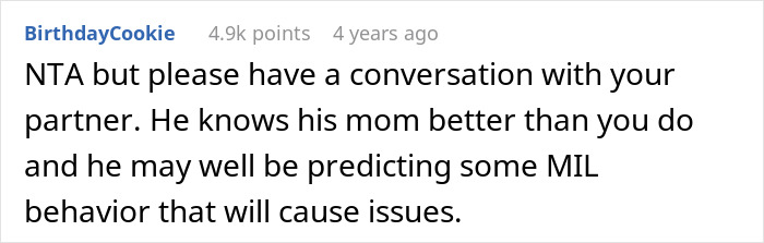 Woman Confused About Fiancé’s Reaction To His Mom’s Dress For Their Wedding, He Comes To Explain Woman Confused About Fiancé’s Reaction To His Mom’s Dress For Their Wedding, He Comes To Explain
