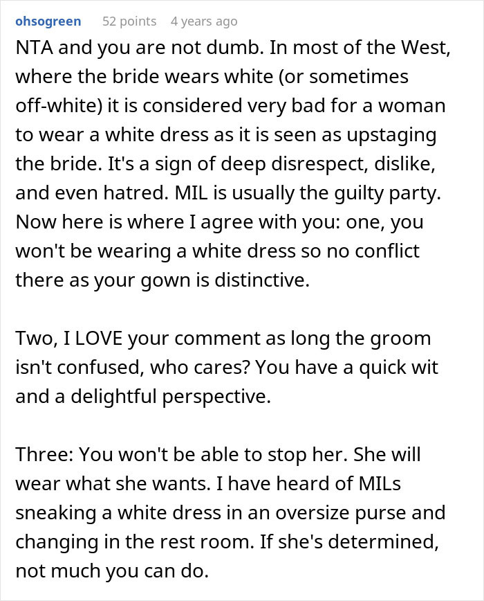 Woman Confused About Fiancé’s Reaction To His Mom’s Dress For Their Wedding, He Comes To Explain Woman Confused About Fiancé’s Reaction To His Mom’s Dress For Their Wedding, He Comes To Explain
