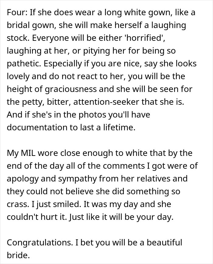 Woman Confused About Fiancé’s Reaction To His Mom’s Dress For Their Wedding, He Comes To Explain Woman Confused About Fiancé’s Reaction To His Mom’s Dress For Their Wedding, He Comes To Explain