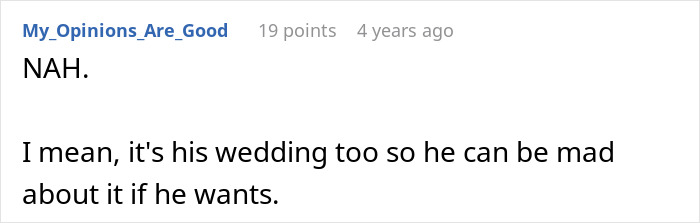 Woman Confused About Fiancé’s Reaction To His Mom’s Dress For Their Wedding, He Comes To Explain Woman Confused About Fiancé’s Reaction To His Mom’s Dress For Their Wedding, He Comes To Explain