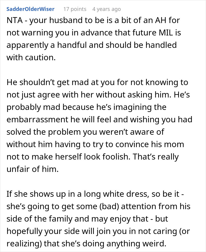 Woman Confused About Fiancé’s Reaction To His Mom’s Dress For Their Wedding, He Comes To Explain Woman Confused About Fiancé’s Reaction To His Mom’s Dress For Their Wedding, He Comes To Explain