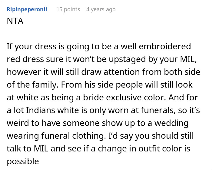 Woman Confused About Fiancé’s Reaction To His Mom’s Dress For Their Wedding, He Comes To Explain Woman Confused About Fiancé’s Reaction To His Mom’s Dress For Their Wedding, He Comes To Explain