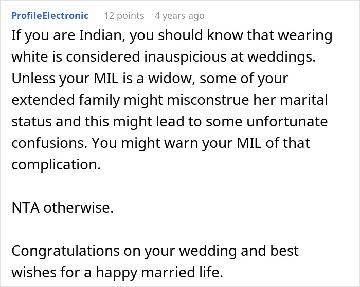 Woman Confused About Fiancé’s Reaction To His Mom’s Dress For Their Wedding, He Comes To Explain Woman Confused About Fiancé’s Reaction To His Mom’s Dress For Their Wedding, He Comes To Explain