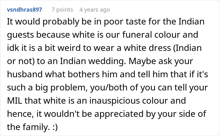 Woman Confused About Fiancé’s Reaction To His Mom’s Dress For Their Wedding, He Comes To Explain Woman Confused About Fiancé’s Reaction To His Mom’s Dress For Their Wedding, He Comes To Explain