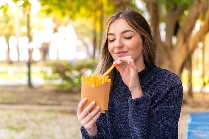“Here’s A Hint, Goodbye”: BF Breaks Up All Because Perfect Girlfriend Eats Fast Food For Every Meal “Here’s A Hint, Goodbye”: BF Breaks Up All Because Perfect Girlfriend Eats Fast Food For Every Meal