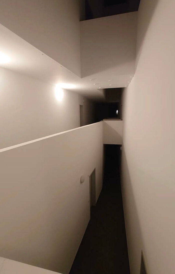 “Descending Into The Abyss”: 60 Liminal Spaces So Deeply Unsettling We’re Sorry In Advance “Descending Into The Abyss”: 60 Liminal Spaces So Deeply Unsettling We’re Sorry In Advance