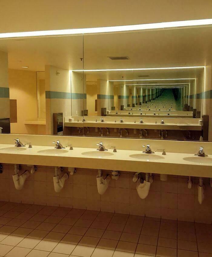 “Descending Into The Abyss”: 60 Liminal Spaces So Deeply Unsettling We’re Sorry In Advance “Descending Into The Abyss”: 60 Liminal Spaces So Deeply Unsettling We’re Sorry In Advance