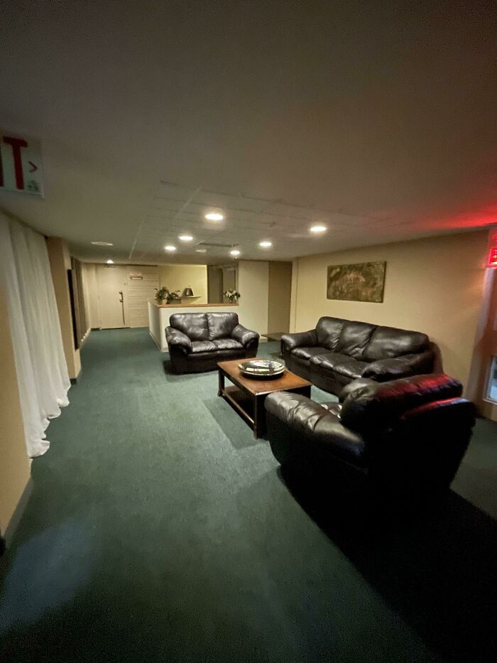 “Descending Into The Abyss”: 60 Liminal Spaces So Deeply Unsettling We’re Sorry In Advance “Descending Into The Abyss”: 60 Liminal Spaces So Deeply Unsettling We’re Sorry In Advance