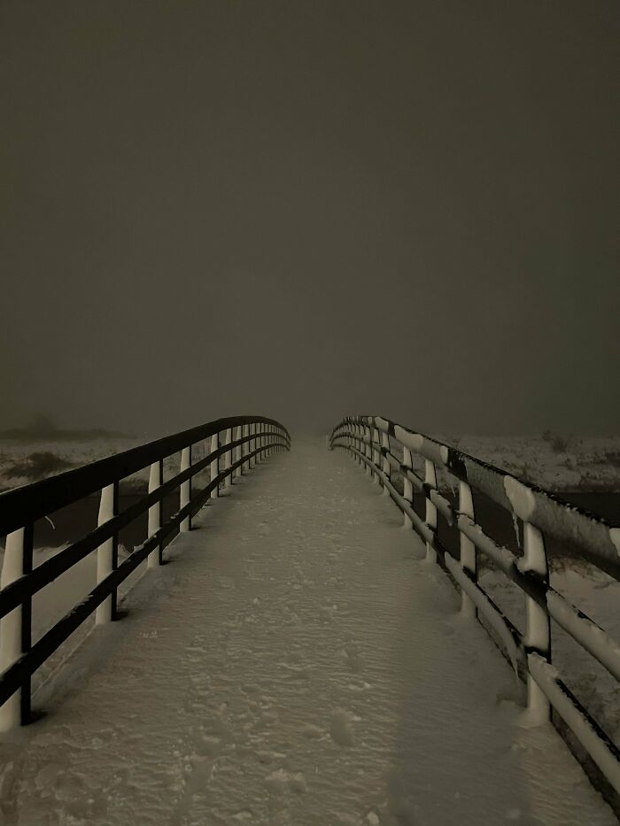 “Descending Into The Abyss”: 60 Liminal Spaces So Deeply Unsettling We’re Sorry In Advance “Descending Into The Abyss”: 60 Liminal Spaces So Deeply Unsettling We’re Sorry In Advance