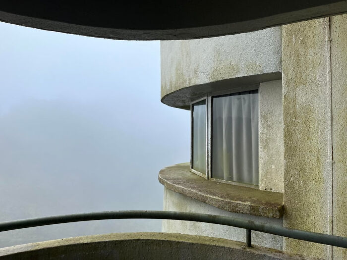 “Descending Into The Abyss”: 60 Liminal Spaces So Deeply Unsettling We’re Sorry In Advance “Descending Into The Abyss”: 60 Liminal Spaces So Deeply Unsettling We’re Sorry In Advance