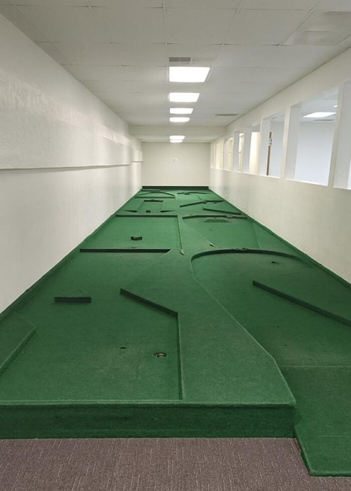 “Descending Into The Abyss”: 60 Liminal Spaces So Deeply Unsettling We’re Sorry In Advance “Descending Into The Abyss”: 60 Liminal Spaces So Deeply Unsettling We’re Sorry In Advance