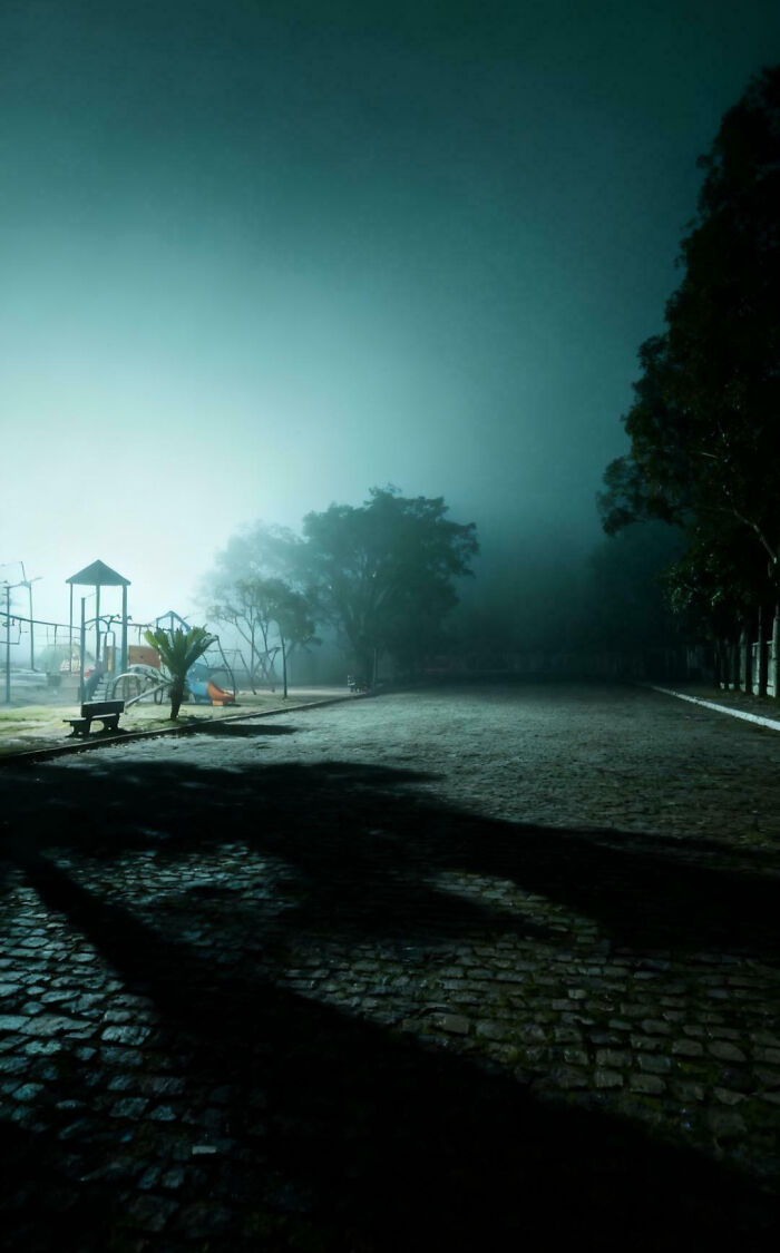 “Descending Into The Abyss”: 60 Liminal Spaces So Deeply Unsettling We’re Sorry In Advance “Descending Into The Abyss”: 60 Liminal Spaces So Deeply Unsettling We’re Sorry In Advance