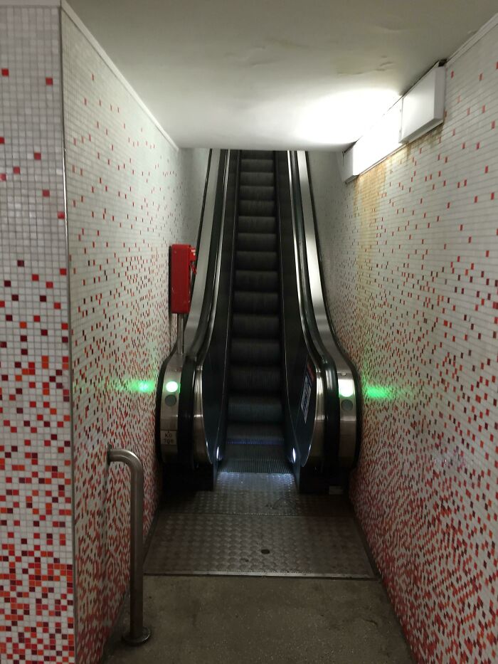 “Descending Into The Abyss”: 60 Liminal Spaces So Deeply Unsettling We’re Sorry In Advance “Descending Into The Abyss”: 60 Liminal Spaces So Deeply Unsettling We’re Sorry In Advance