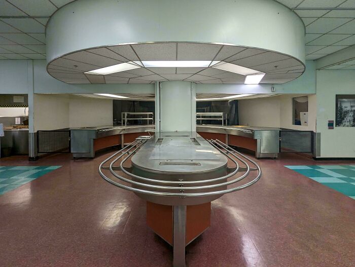 “Descending Into The Abyss”: 60 Liminal Spaces So Deeply Unsettling We’re Sorry In Advance “Descending Into The Abyss”: 60 Liminal Spaces So Deeply Unsettling We’re Sorry In Advance