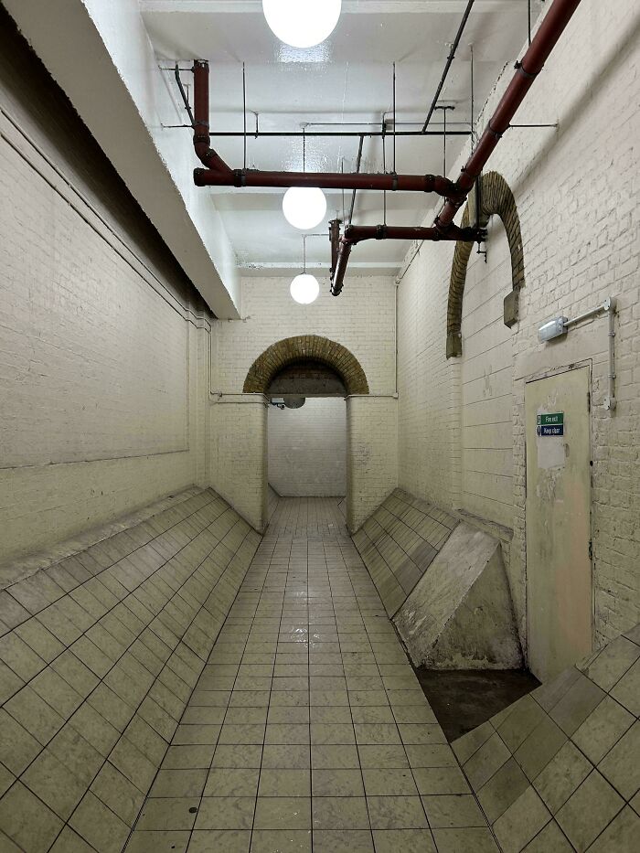 “Descending Into The Abyss”: 60 Liminal Spaces So Deeply Unsettling We’re Sorry In Advance “Descending Into The Abyss”: 60 Liminal Spaces So Deeply Unsettling We’re Sorry In Advance