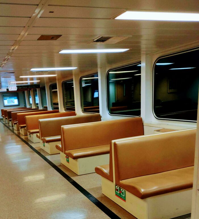 “Descending Into The Abyss”: 60 Liminal Spaces So Deeply Unsettling We’re Sorry In Advance “Descending Into The Abyss”: 60 Liminal Spaces So Deeply Unsettling We’re Sorry In Advance