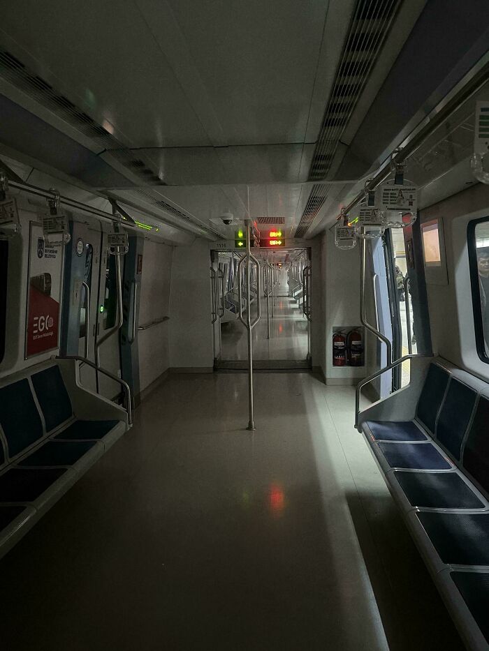 “Descending Into The Abyss”: 60 Liminal Spaces So Deeply Unsettling We’re Sorry In Advance “Descending Into The Abyss”: 60 Liminal Spaces So Deeply Unsettling We’re Sorry In Advance