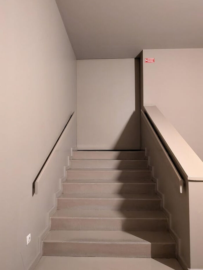 “Descending Into The Abyss”: 60 Liminal Spaces So Deeply Unsettling We’re Sorry In Advance “Descending Into The Abyss”: 60 Liminal Spaces So Deeply Unsettling We’re Sorry In Advance