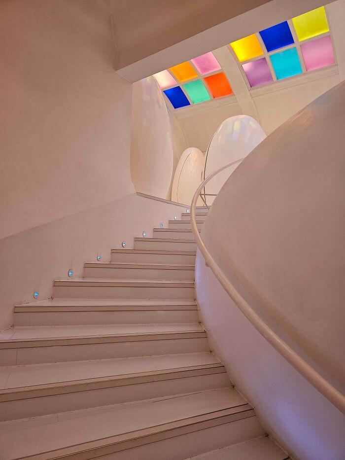 “Descending Into The Abyss”: 60 Liminal Spaces So Deeply Unsettling We’re Sorry In Advance “Descending Into The Abyss”: 60 Liminal Spaces So Deeply Unsettling We’re Sorry In Advance