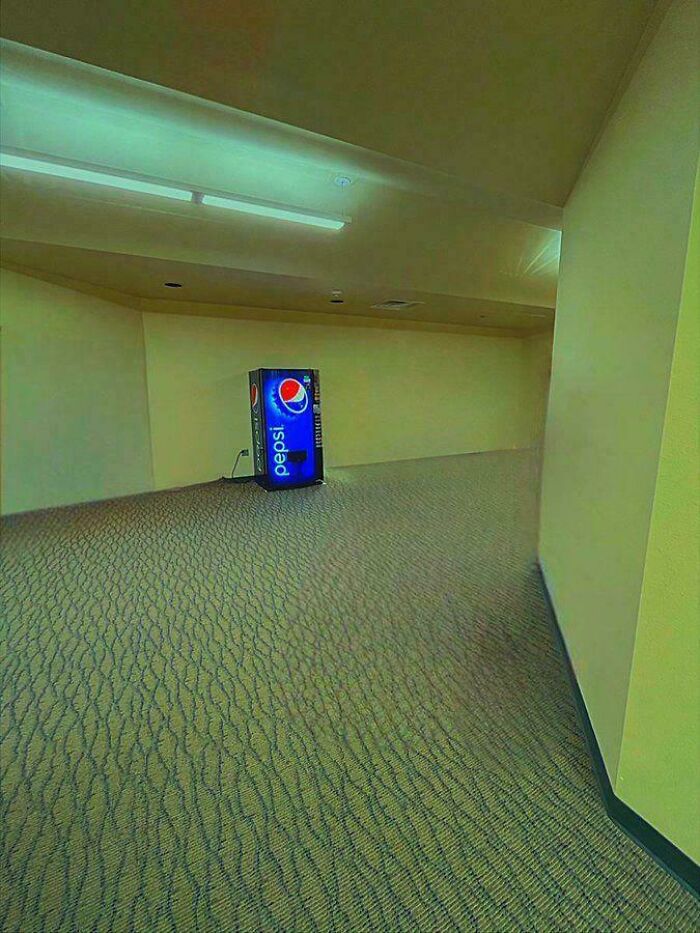 “Descending Into The Abyss”: 60 Liminal Spaces So Deeply Unsettling We’re Sorry In Advance “Descending Into The Abyss”: 60 Liminal Spaces So Deeply Unsettling We’re Sorry In Advance
