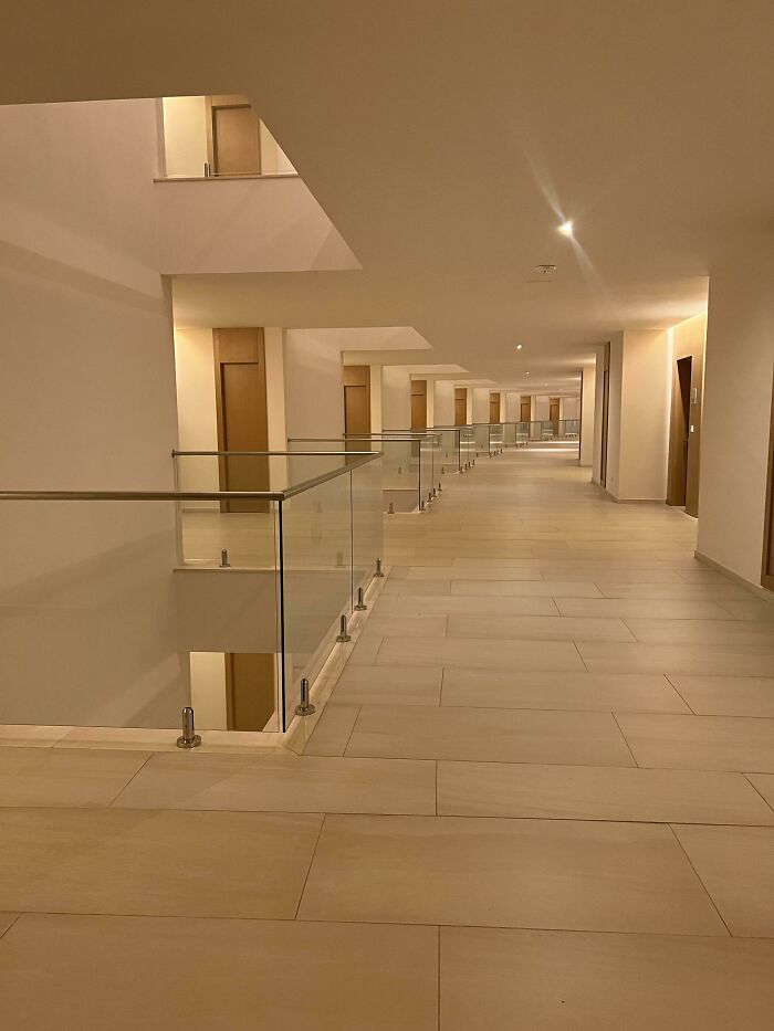 “Descending Into The Abyss”: 60 Liminal Spaces So Deeply Unsettling We’re Sorry In Advance “Descending Into The Abyss”: 60 Liminal Spaces So Deeply Unsettling We’re Sorry In Advance